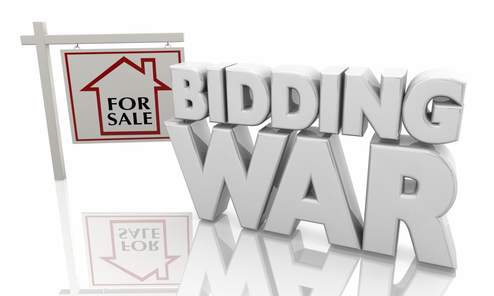 Bidding,War,Home,House,For,Sale,Competing,Buyers,Sign,3d